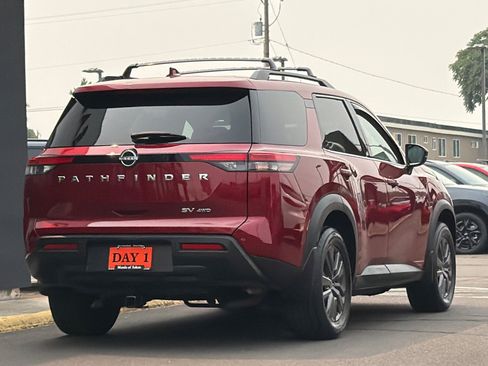 Used 2024 Nissan Pathfinder SV AWD/4WD image 5
