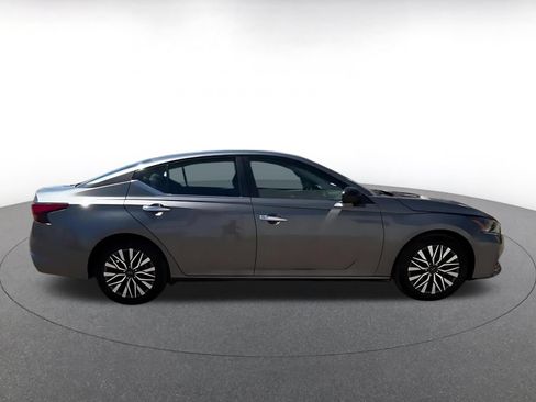 Used 2025 Nissan Altima 2.5 SV FWD image 16