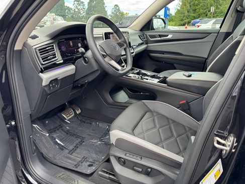 Used 2024 Volkswagen Atlas Peak Edition SEL AWD/4WD image 15