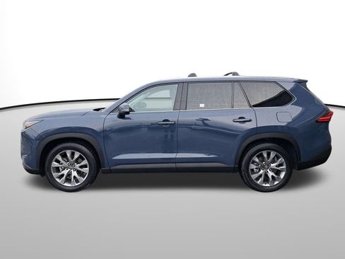 Used 2024 Toyota Grand Highlander XLE image 2