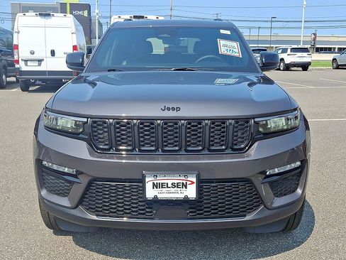 Used 2025 Jeep Grand Cherokee Limited w/ Black Appearance Package AWD/4WD image 35