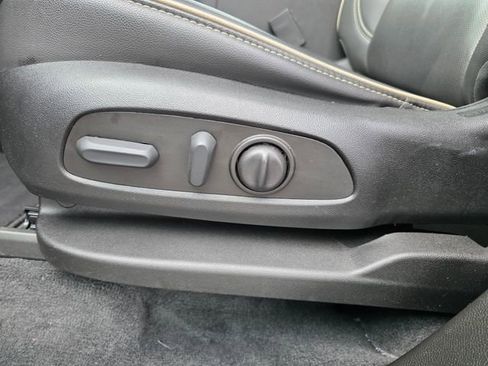 Used 2023 Chevrolet Traverse Premier image 16