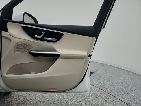 Certified 2025 Mercedes-Benz GLC 300 image 27