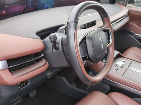 Used 2025 Lincoln Navigator Reserve AWD/4WD image 10
