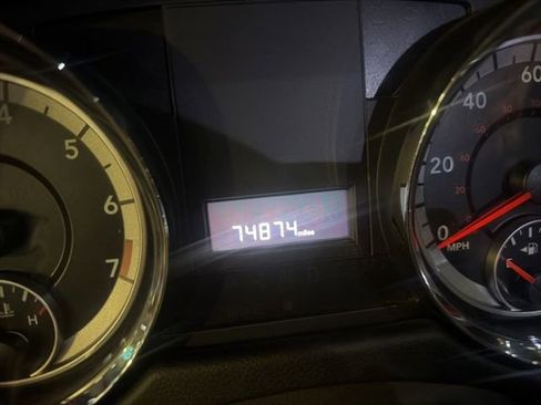 Used 2017 Dodge Grand Caravan SXT w/ Driver Convenience Group image 9