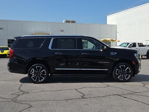 Used 2022 GMC Yukon XL SLT w/ SLT Premium Package AWD/4WD image 15
