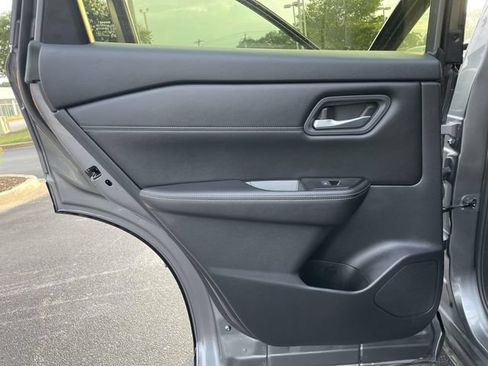 Used 2024 Nissan Rogue SL AWD/4WD image 11