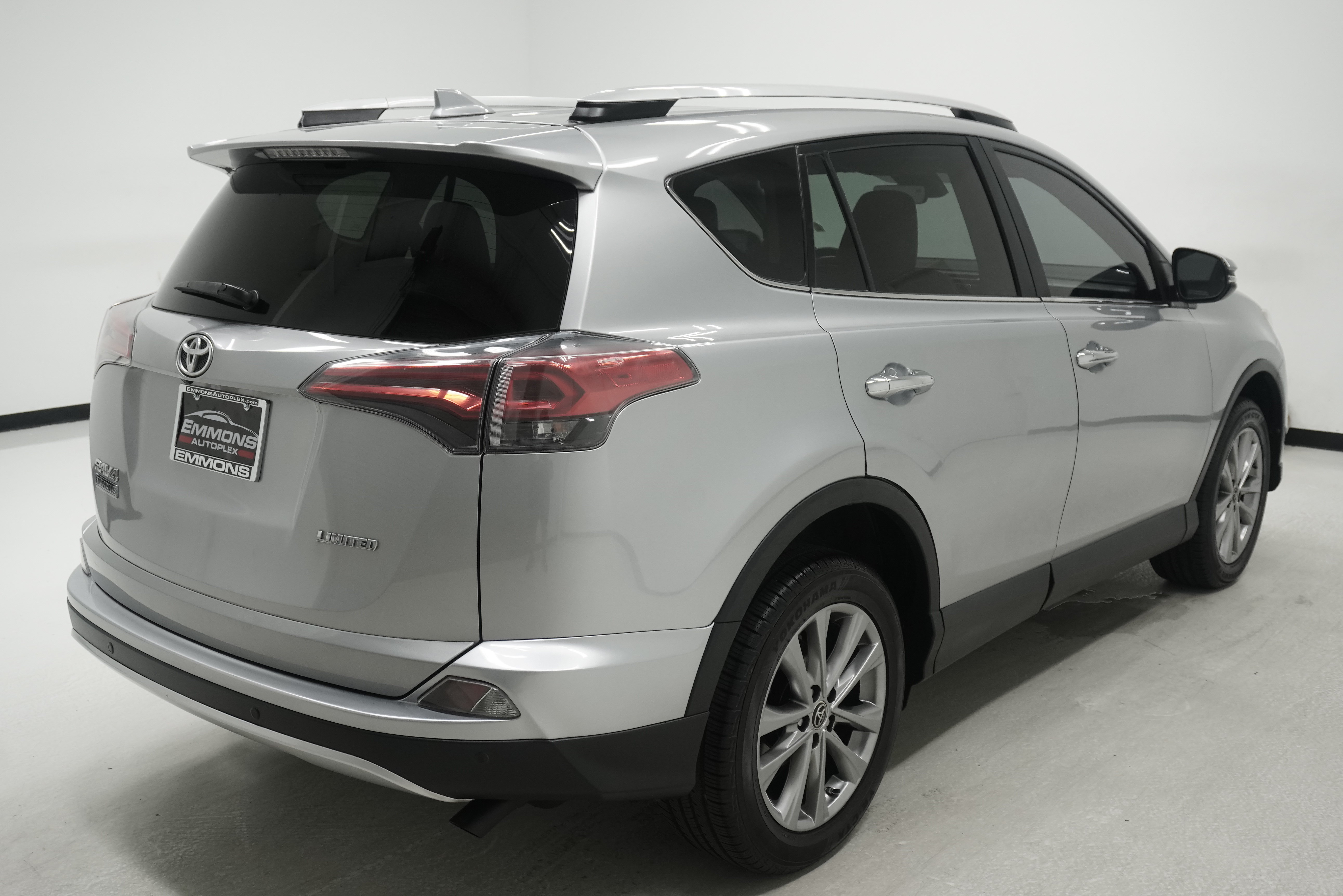 Used 2016 Toyota RAV4 Limited FWD image 4