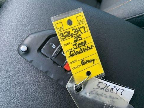 New 2025 Jeep Gladiator Sport image 27