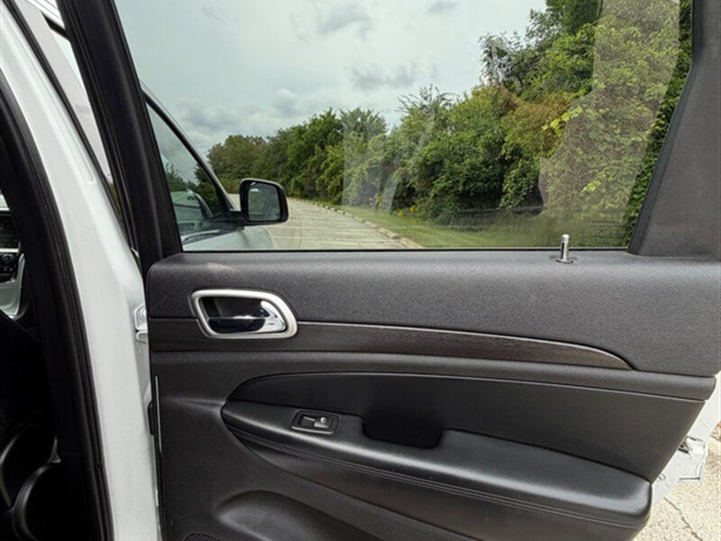 Used 2015 Jeep Grand Cherokee Altitude AWD/4WD image 23
