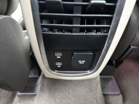 Used 2019 Lincoln MKC Reserve image 24