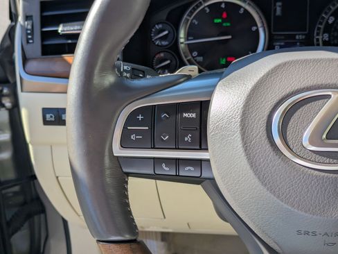 Used 2016 Lexus LX 570 4WD w/ Luxury Package image 19