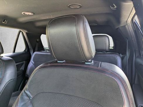 Used 2018 Ford Explorer XLT w/ Equipment Group 202A FWD image 13