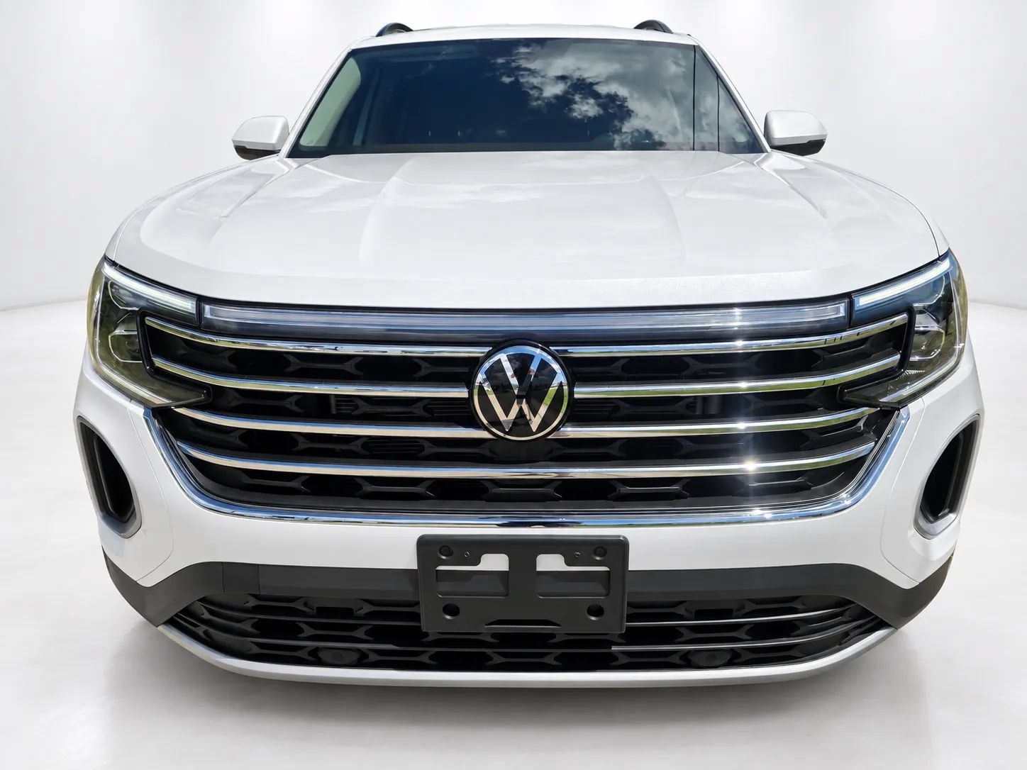 Used 2026 Volkswagen Atlas SE FWD image 2