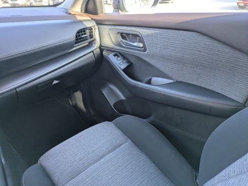 Used 2023 Nissan Rogue SV image 18