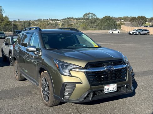 Used 2023 Subaru Ascent Limited w/ Technology Package image 3