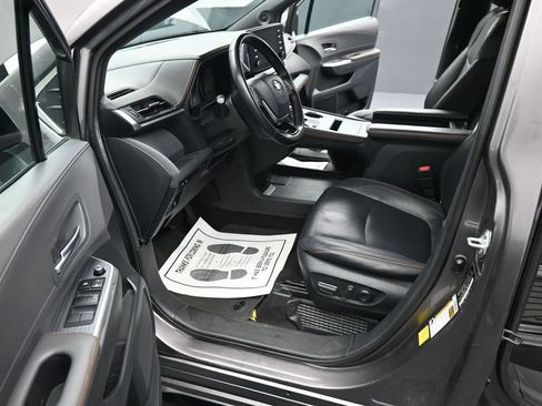 Used 2021 Toyota Sienna XSE w/ XSE Plus Package image 15