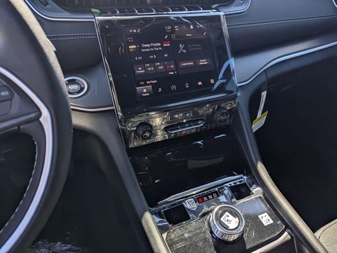 New 2025 Jeep Grand Cherokee Laredo image 10