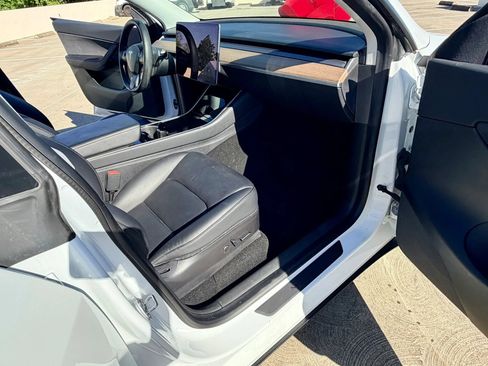 Used 2021 Tesla Model Y 2WD image 24