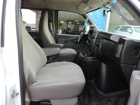 Used 2018 Chevrolet Express 3500 LT w/ LT Preferred Equipment Group RWD image 17