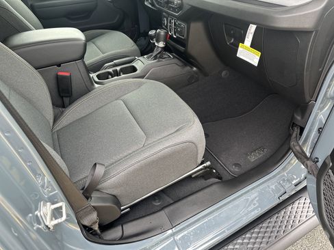 New 2025 Jeep Gladiator Sport image 29