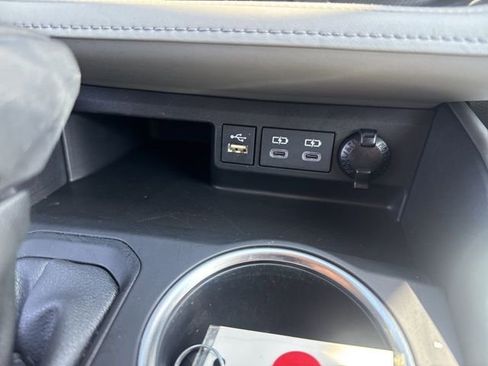 Used 2023 Toyota Highlander XLE FWD image 32