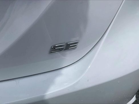 Used 2023 Toyota Camry SE FWD image 10