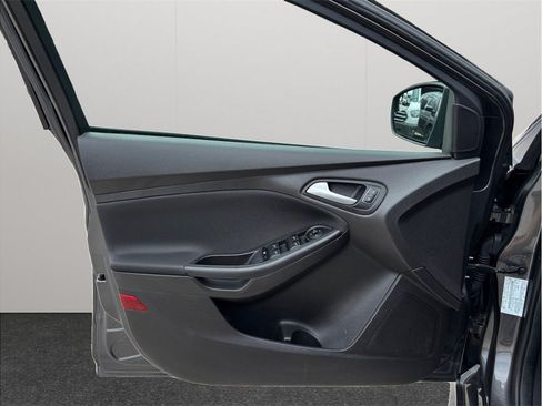Used 2015 Ford Focus SE w/ SE Sport Package FWD image 13