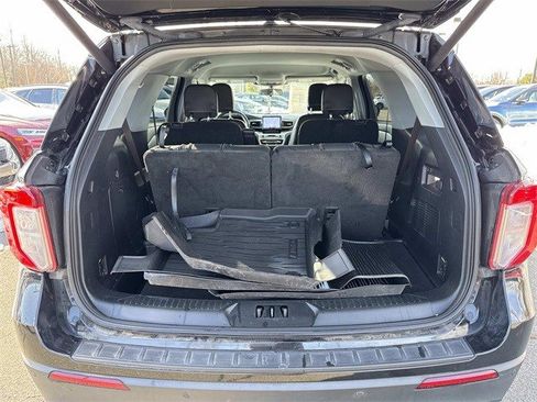 Used 2022 Ford Explorer XLT w/ Equipment Group 202A image 12