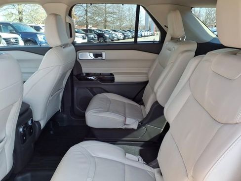 Used 2022 Ford Explorer Platinum w/ Equipment Group 601A image 6
