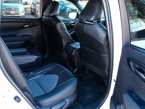 Used 2023 Toyota Highlander XSE image 33