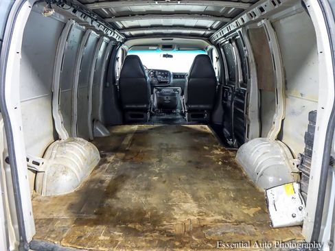 Used 2002 GMC Savana 2500 w/ Marketing Option Pkg 2 RWD image 16