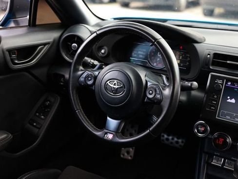 Used 2022 Toyota GR86 Premium RWD image 31