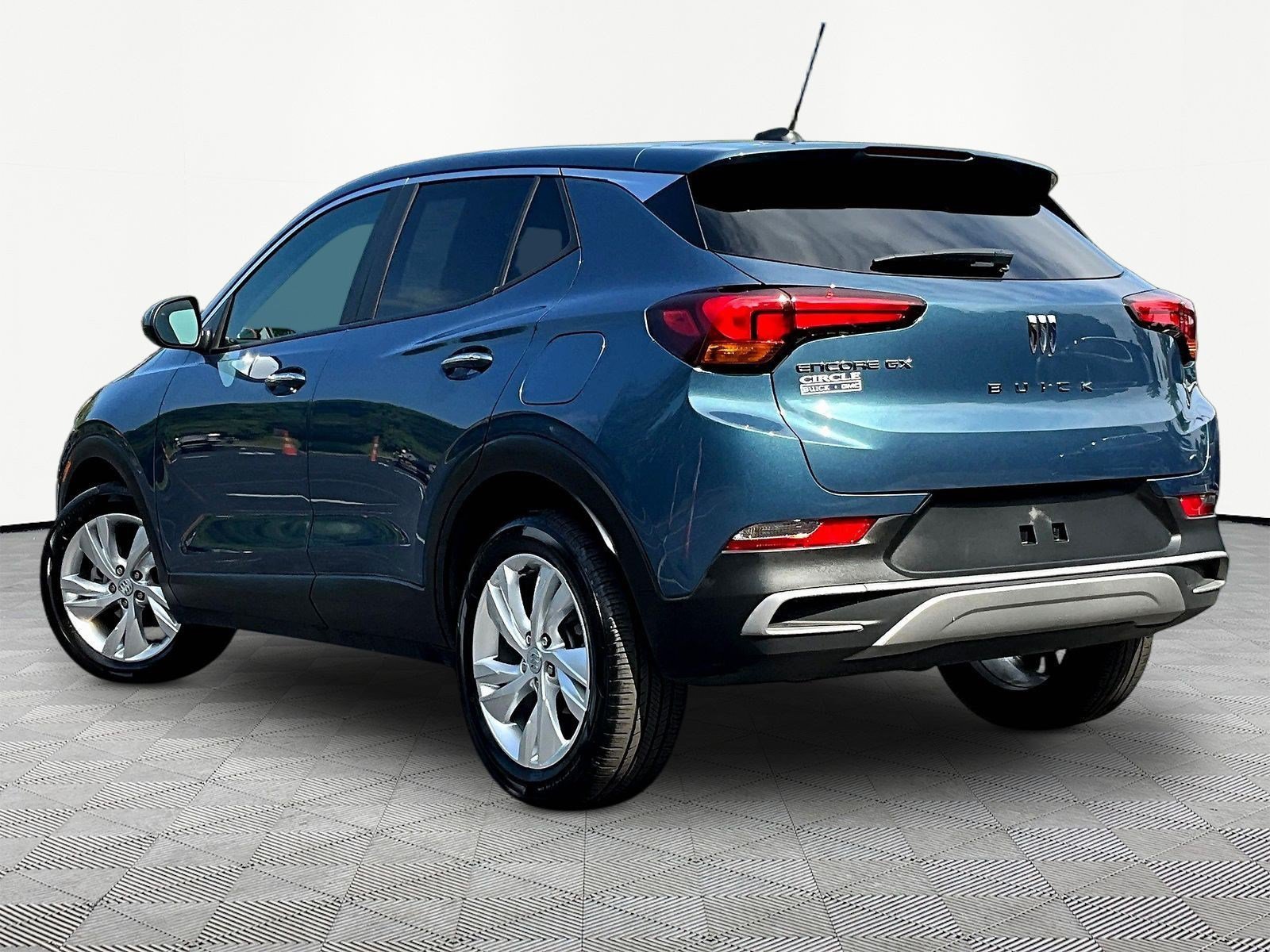 Used 2024 Buick Encore GX Preferred w/ Comfort Package FWD image 4