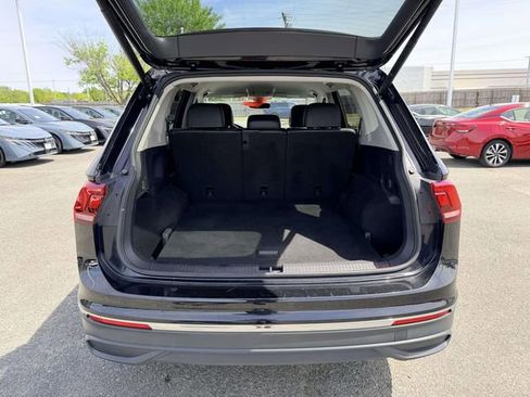 Used 2024 Volkswagen Tiguan SE image 12