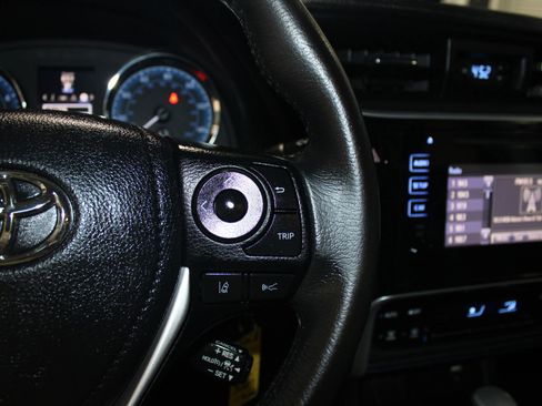 Used 2018 Toyota Corolla SE FWD image 18