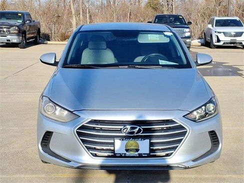 Used 2017 Hyundai Elantra SE image 7
