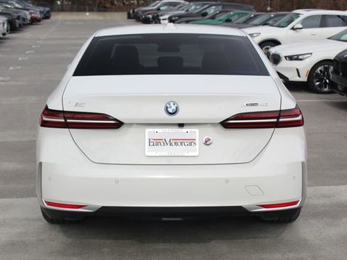 Used 2025 BMW i5 xDrive40 w/ Premium Package image 6