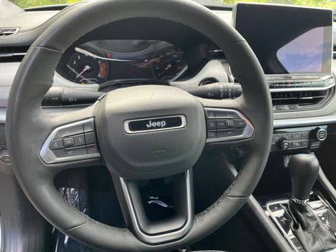 Used 2025 Jeep Compass Limited AWD/4WD image 29