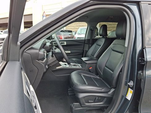 Used 2023 Ford Explorer XLT w/ Equipment Group 202A AWD/4WD image 14