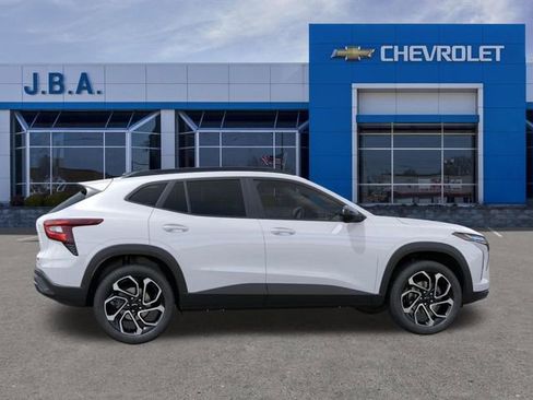 New 2026 Chevrolet Trax RS w/ Sunroof Package FWD image 5