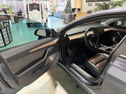 Used 2022 Tesla Model 3 Long Range image 8
