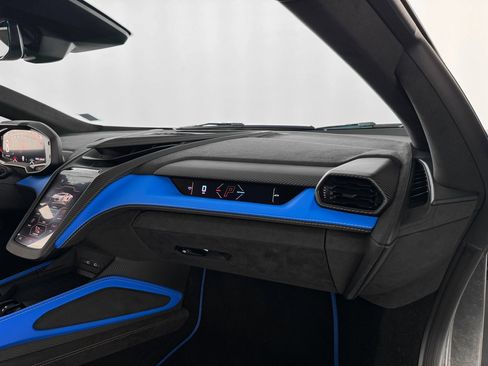 Used 2025 Lamborghini Revuelto image 24