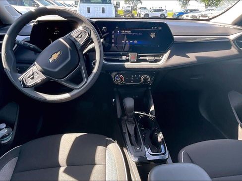 Used 2025 Chevrolet TrailBlazer LT AWD/4WD image 16