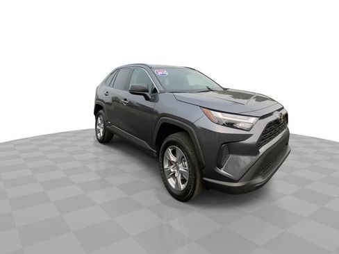 Used 2025 Toyota RAV4 LE AWD/4WD image 4