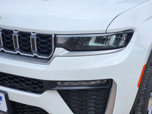 New 2026 Jeep Grand Cherokee Limited RWD image 5