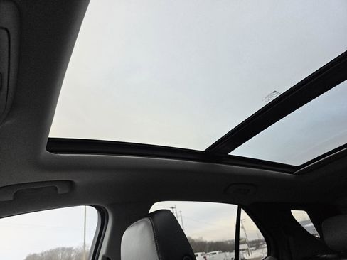 Used 2018 Chevrolet Equinox Premier image 10