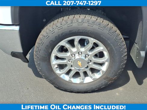 Used 2025 Chevrolet Silverado 3500 LTZ AWD/4WD image 9