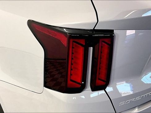 Certified 2025 Kia Sorento S w/ Panoramic Sunroof Package FWD image 22