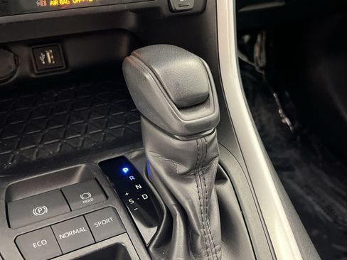 Used 2025 Toyota RAV4 XLE FWD image 23